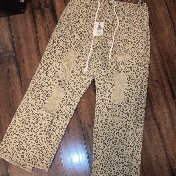 easel Pants & Jumpsuits 8 Nwt Easel Los Angeles Denim Leopard Print